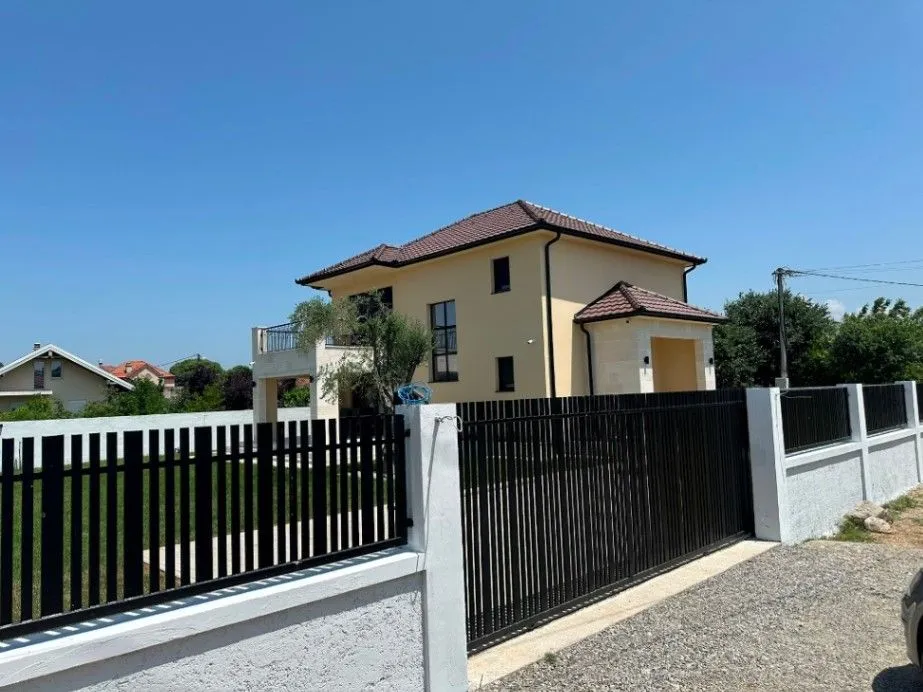 Rent, house, 220m², Donja Gorica, Podgorica