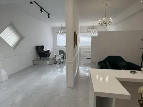 Izdavanje, poslovni prostor, 70m², Banovo Brdo, Beograd