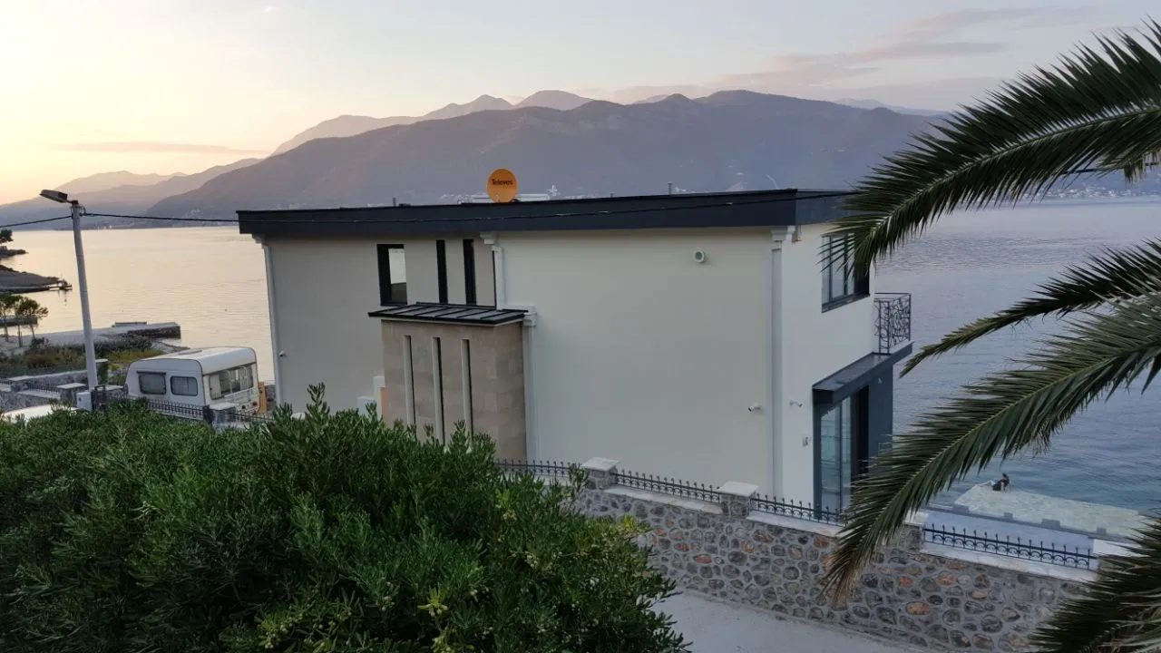 Sale, house, 450m², Krašići, Tivat