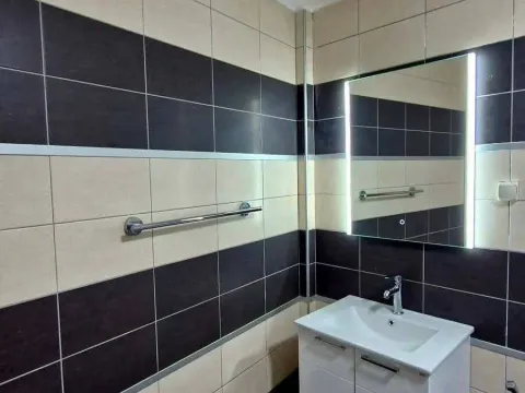 Izdavanje, trosoban stan, 140m², Stari Bar, Bar - image 5