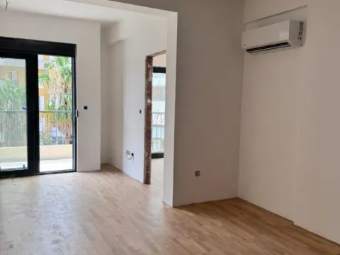 Sale, one bedroom apartment, 40m², Adok, Budva - image 13