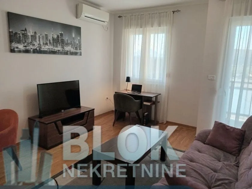 Izdavanje, jednosoban stan, 50m², City Kvart, Podgorica