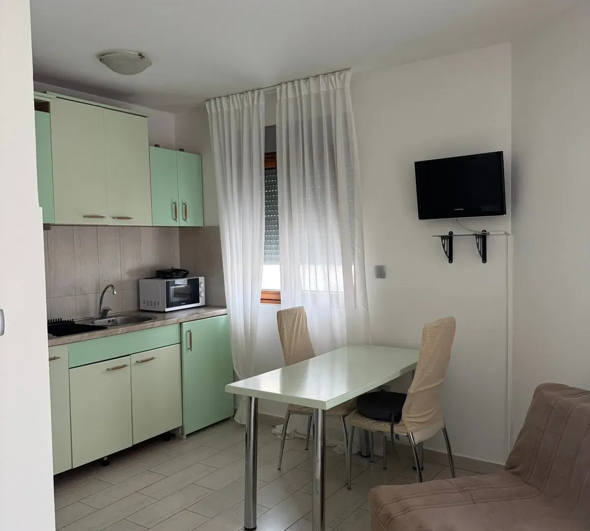 Izdavanje, garsonjera, 35m², Rozino, Budva