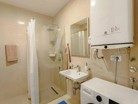 Izdavanje, jednosoban stan, 50m², Budva, Crna Gora - image 9