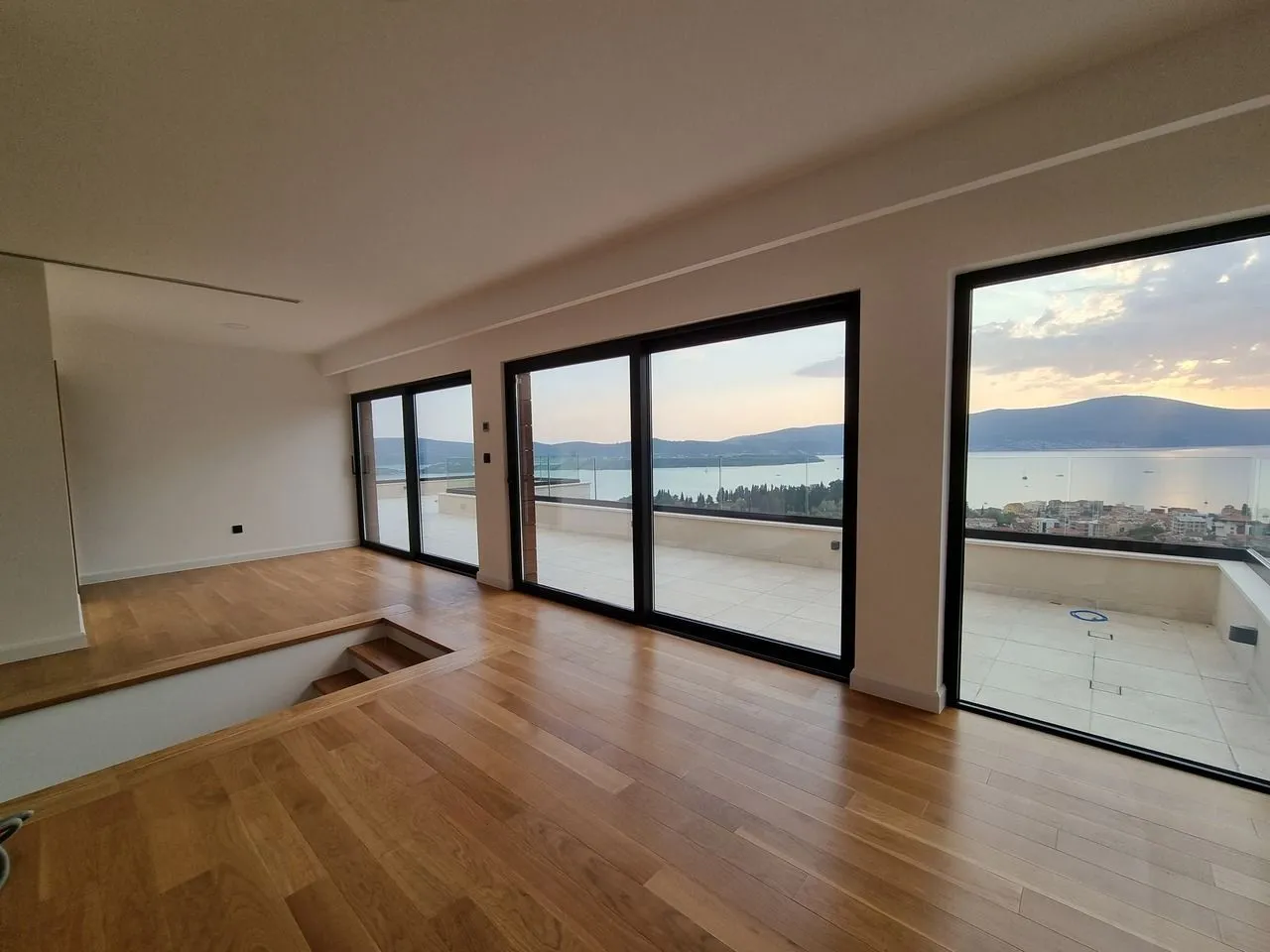 Sale, house, 490m², Tivat, Crna Gora