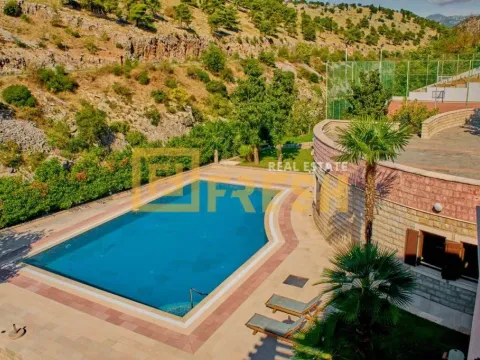 Prodaja, kuća, 300m², Zagorič, Podgorica - image 41