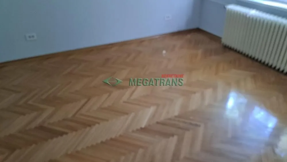 Izdavanje, trosoban stan, 72m², Centar, Novi Sad