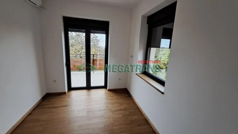 Rent, house, 247m², Petrovaradin, Novi Sad