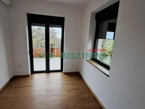 Izdavanje, kuća, 247m², Petrovaradin, Novi Sad - image 18