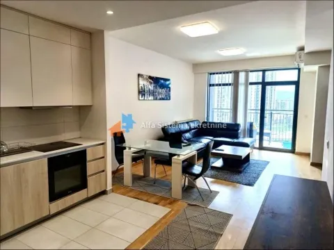 Izdavanje, trosoban stan, 83m², Savski Venac, Beograd