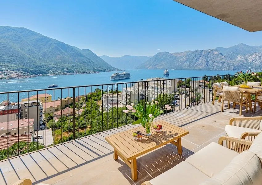 Prodaja, trosoban stan, 158m², Dobrota, Kotor