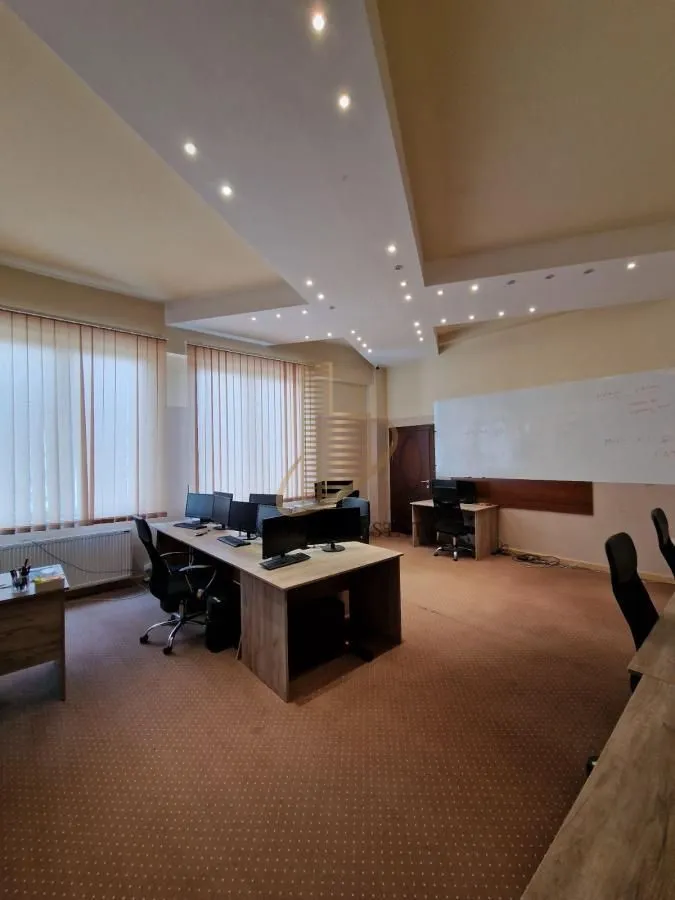 Rent, office space, 690m², Novo naselje, Novi Sad