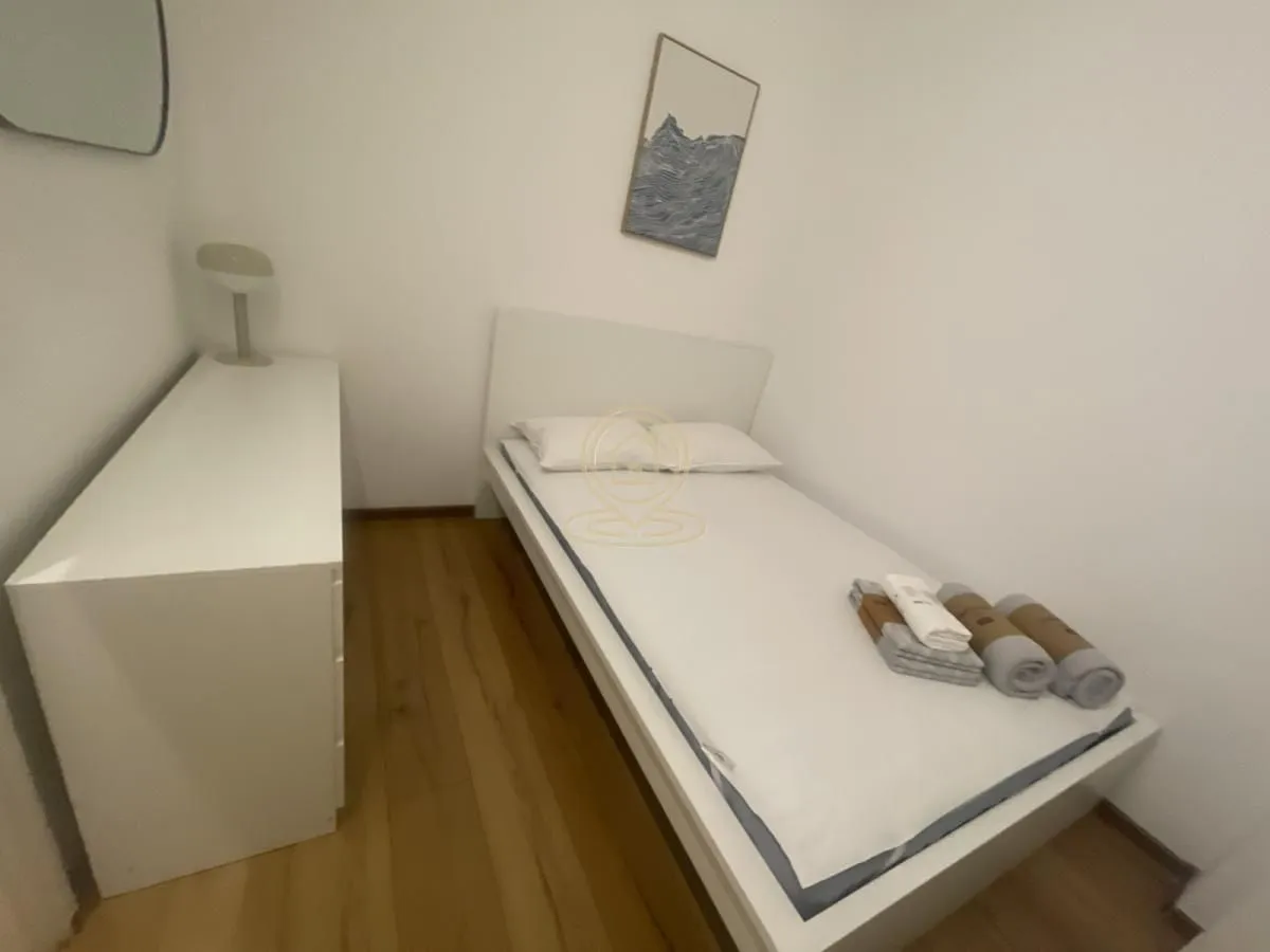 Izdavanje, dvosoban stan, 43m², Stari Grad, Beograd