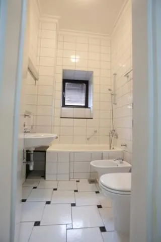 Izdavanje, kuća, 550m², Autokomanda, Voždovac Sve Podlokacije