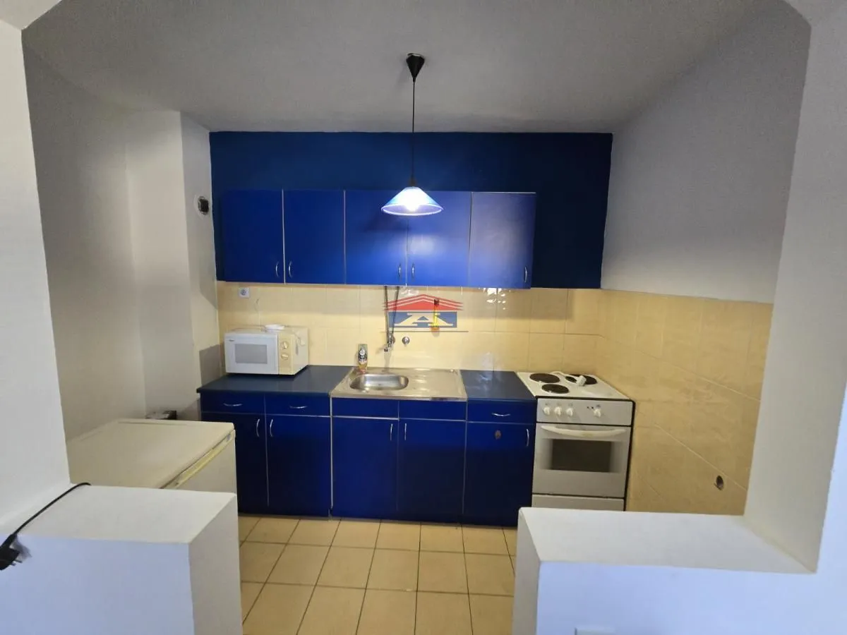 Izdavanje, garsonjera, 25m², Centar, Novi Sad
