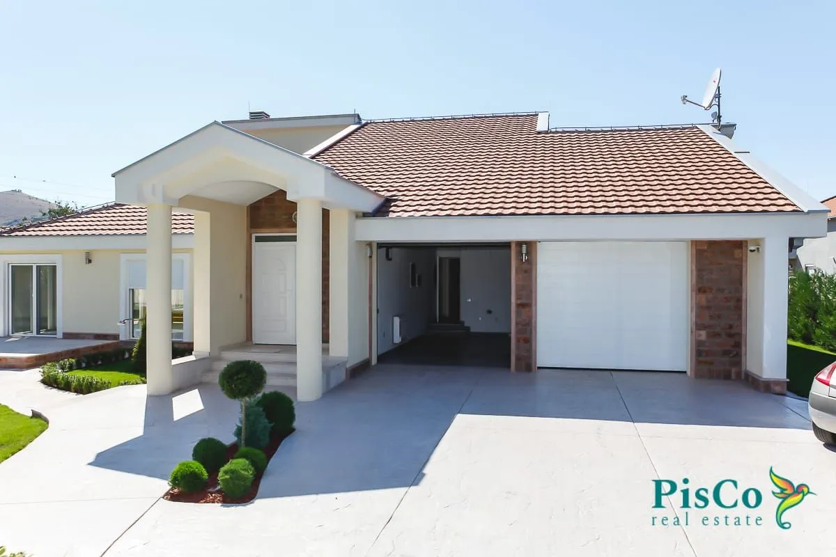 Prodaja, kuća, 254m², Donji Kokoti, Podgorica