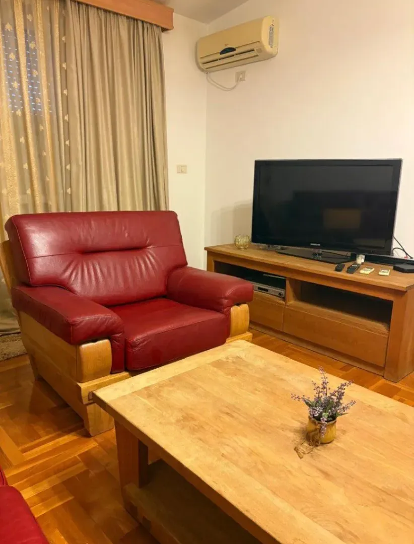 Izdavanje, dvosoban stan, 96m², Makedonsko naselje, Bar