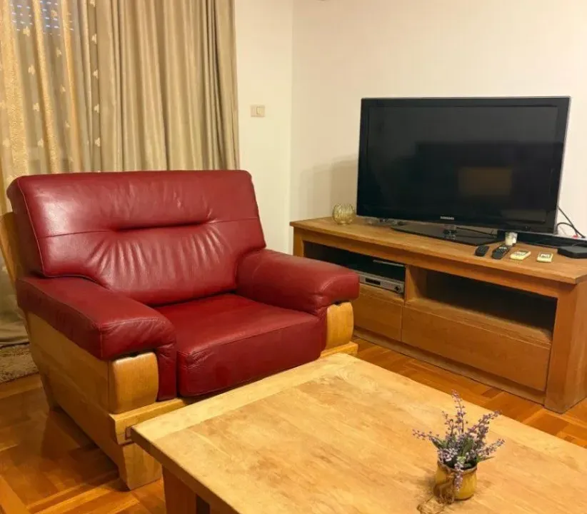 Izdavanje, dvosoban stan, 96m², Makedonsko naselje, Bar