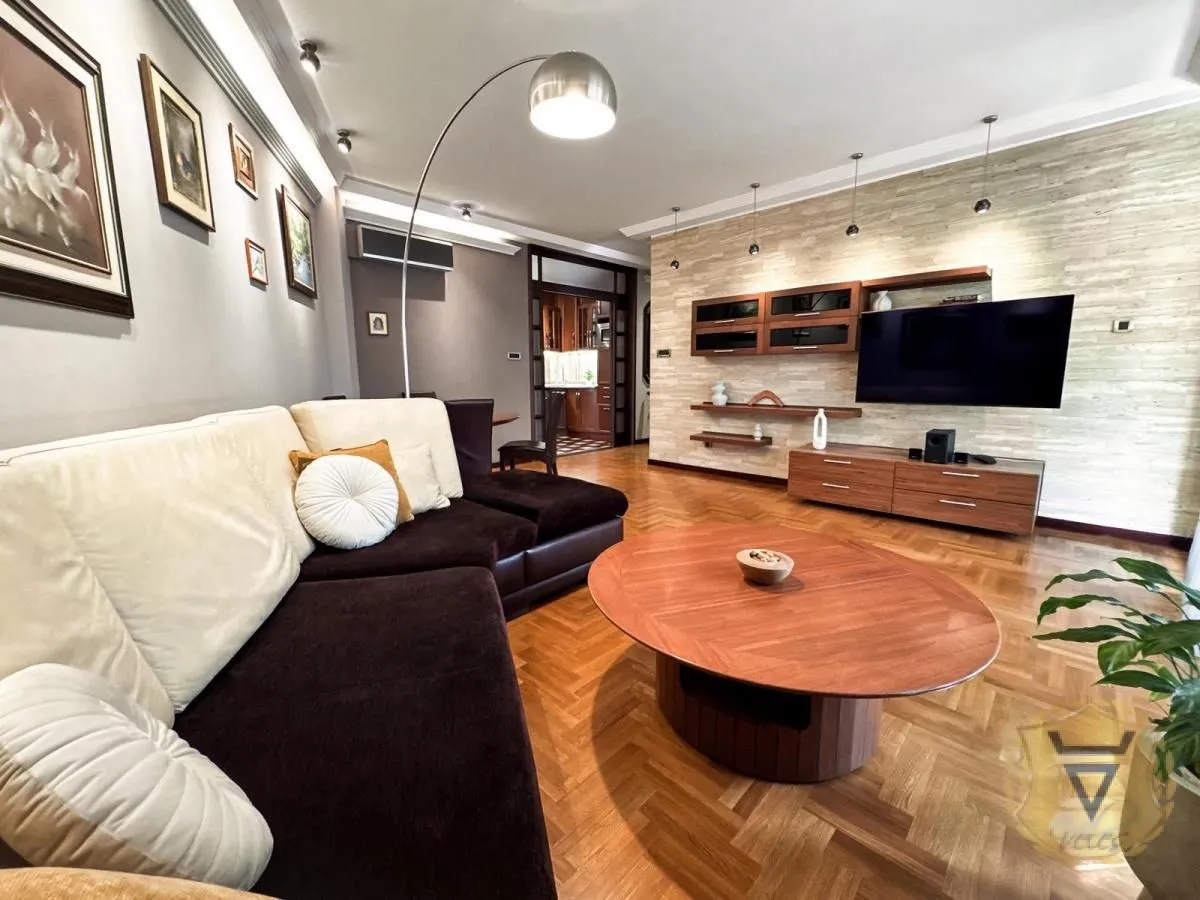 Izdavanje, dvosoban stan, 73m², Novi Beograd Blok 22, Novi Beograd Sve Podlokacije