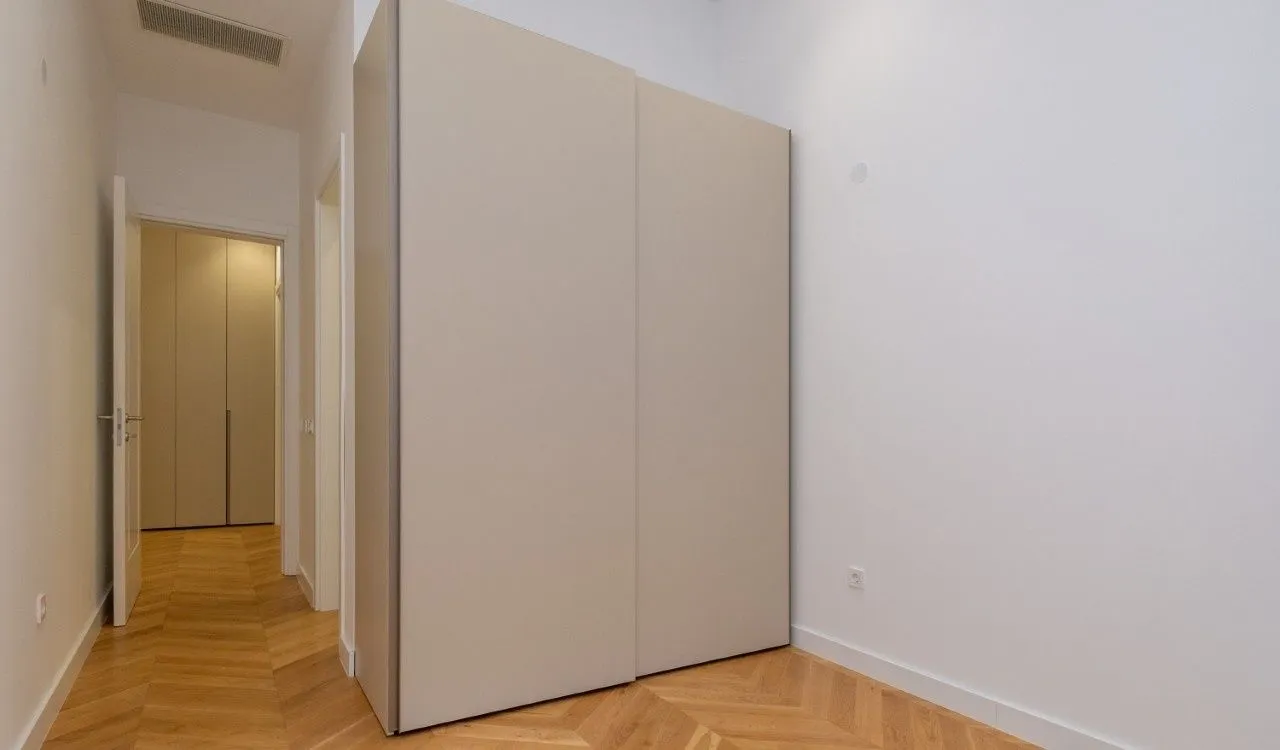 Izdavanje, trosoban stan, 205m², Gorica C, Podgorica