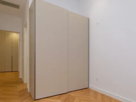 Izdavanje, trosoban stan, 205m², Podgorica, Crna Gora - image 4