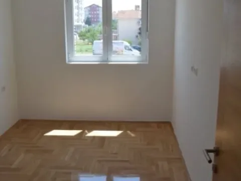 Izdavanje, dvosoban stan, 60m², Stari Aerodrom, Podgorica - image 5