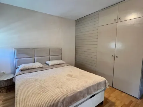 Izdavanje, dvosoban stan, 85m², Blok 5, Podgorica - image 23
