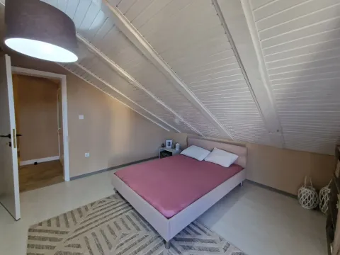 Izdavanje, trosoban stan, 105m², Tivat, Crna Gora - image 24