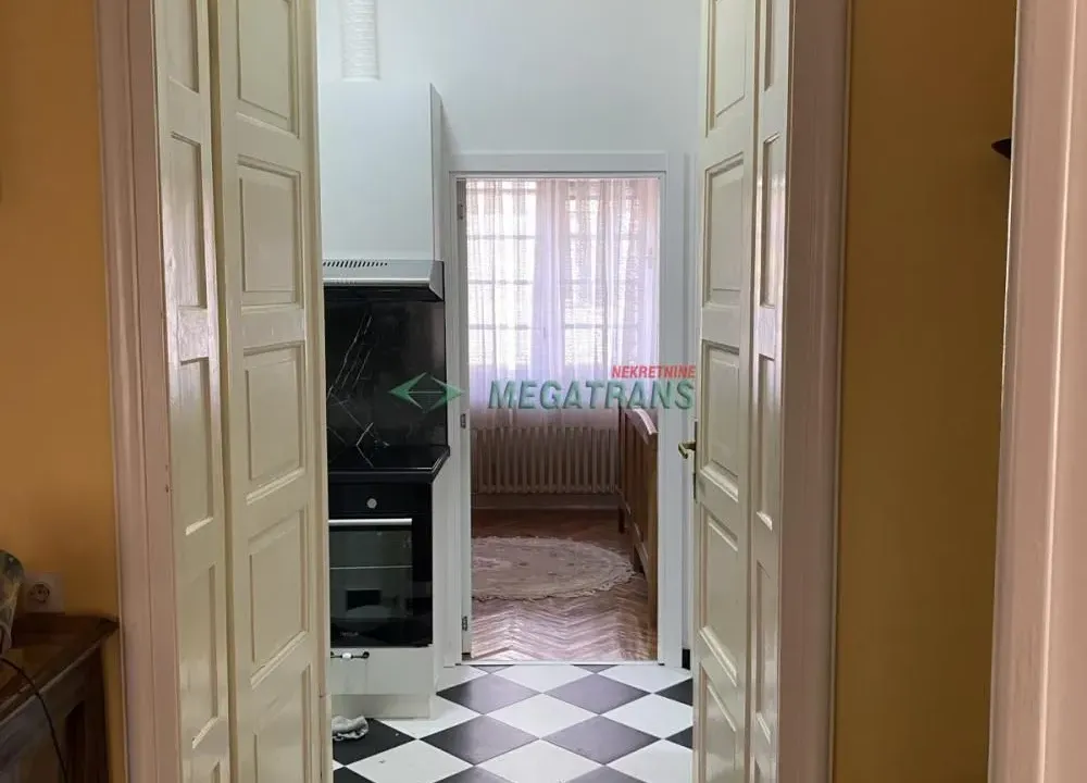 Izdavanje, dvosoban stan, 50m², Centar, Novi Sad