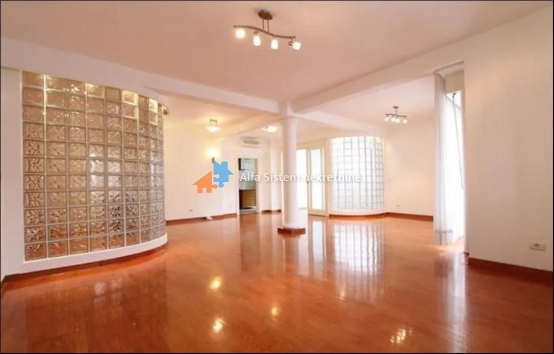 Izdavanje, stan, 205m², Čubura, Beograd