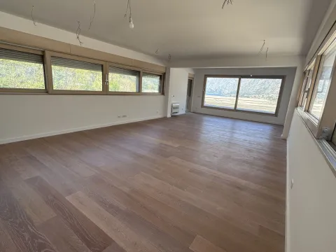 Sale, five bedroom apartment, 192m², Kotor, Crna Gora - image 2