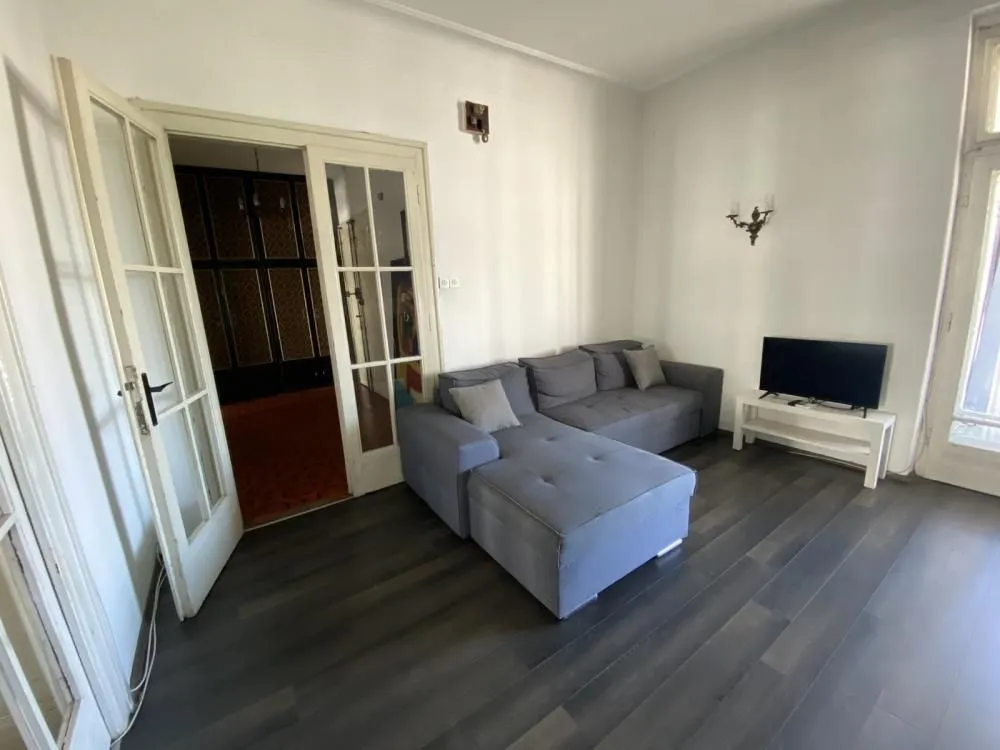 Izdavanje, četvorosoban stan, 120m², Savski Venac, Beograd