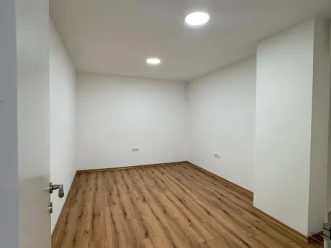 Rent, four bedroom apartment, 200m², Bečići, Budva - image 8
