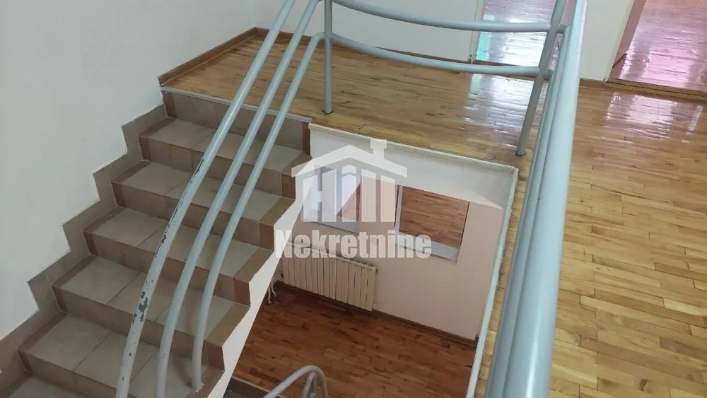 Rent, house, 180m², Čukarica, Beograd