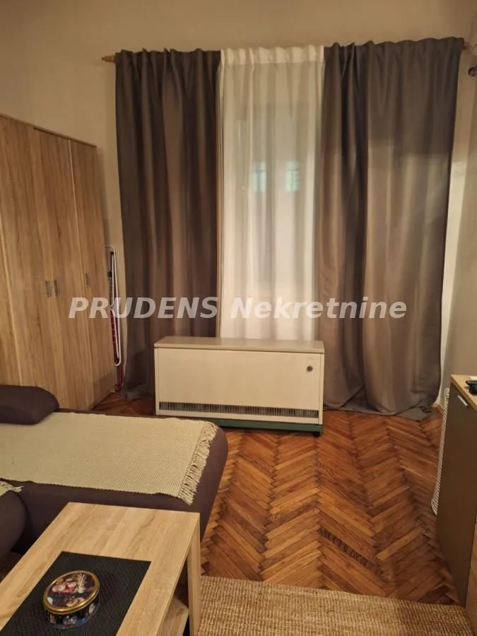 Izdavanje, jednosoban stan, 25m², Stari Grad, Beograd