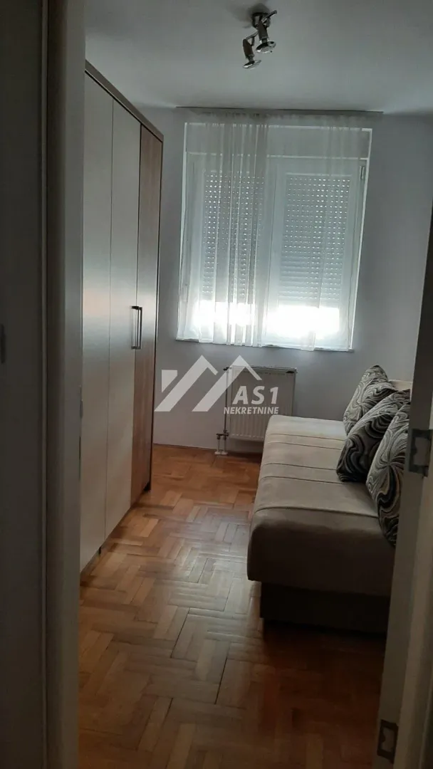 Izdavanje, jednosoban stan, 35m², Adamovićevo Naselje, Novi Sad Sve Podlokacije