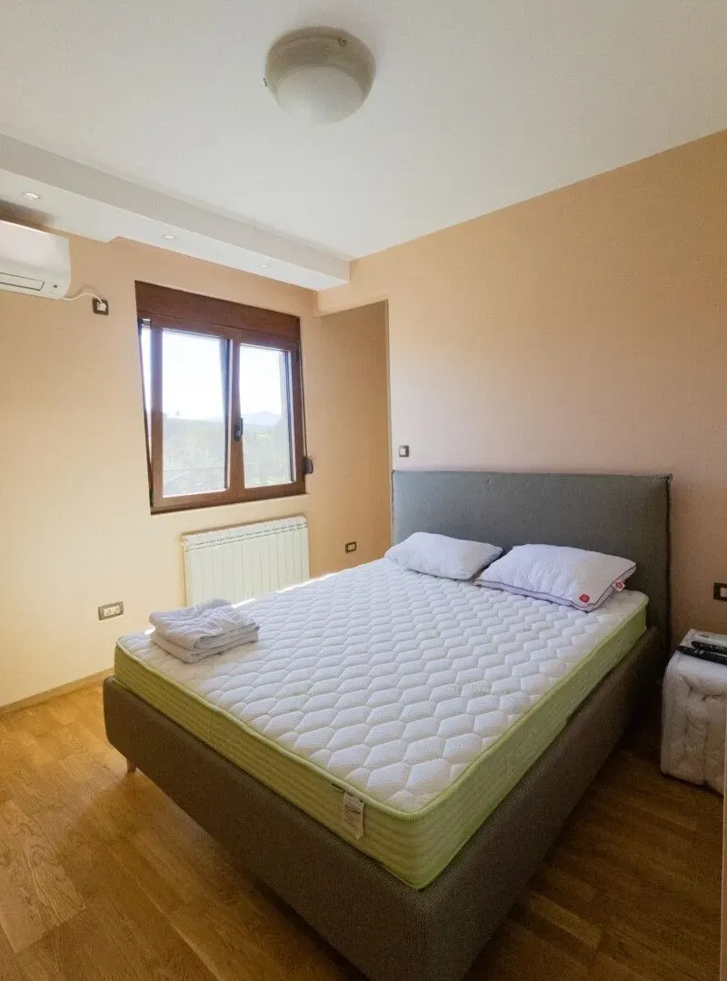 Rent, house, 180m², Podgorica, Crna Gora