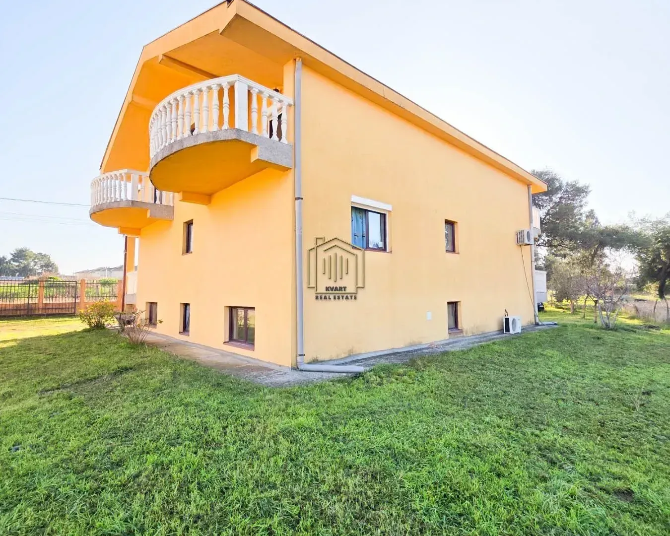 Prodaja, kuća, 350m², Zlatica, Podgorica