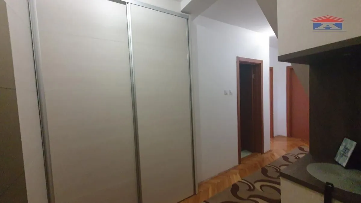 Izdavanje, četvorosoban stan, 101m², Novo naselje, Novi Sad