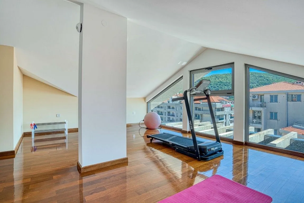Sale, four bedroom apartment, 188m², Rozino, Budva