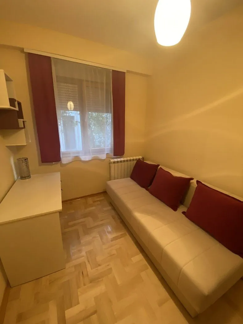 Izdavanje, jednosoban stan, 32m², Stari grad, Novi Sad