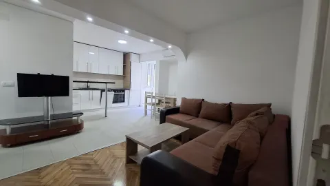 Prodaja, dvosoban stan, 60m², Centar, Bar - image 1