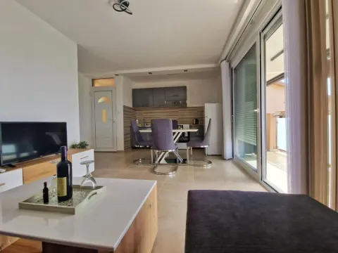 Izdavanje, jednosoban stan, 50m², Kavač, Kotor - image 2