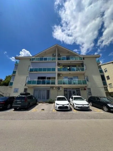 Prodaja, dvosoban stan, 90m², Gorica C, Podgorica