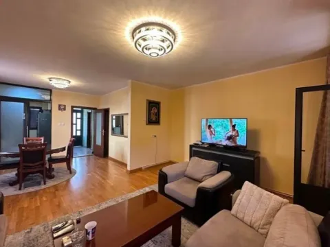 Izdavanje, kuća, 130m², Stari Aerodrom, Podgorica - image 5