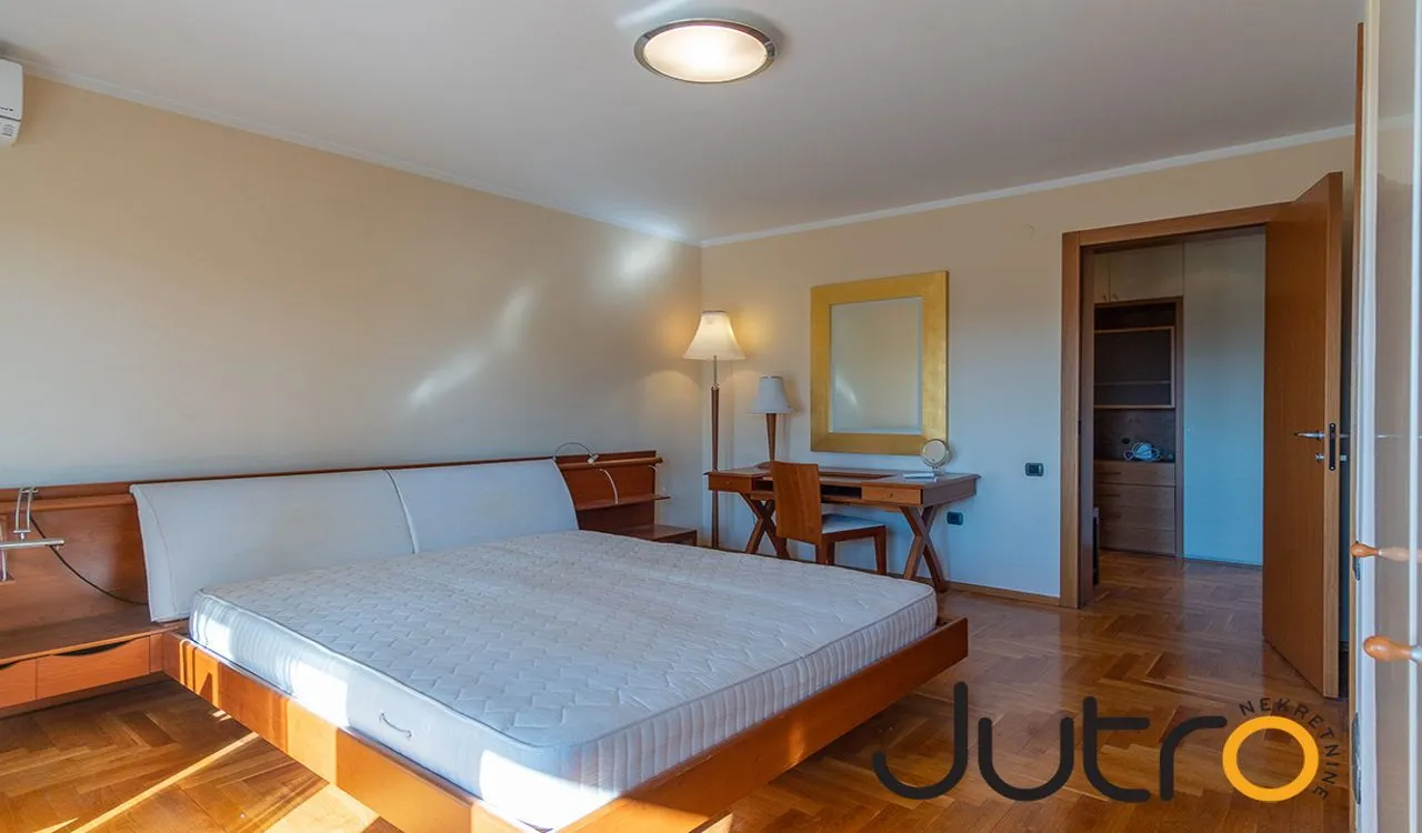 Prodaja, četvorosoban stan, 281m², Preko Morače, Podgorica
