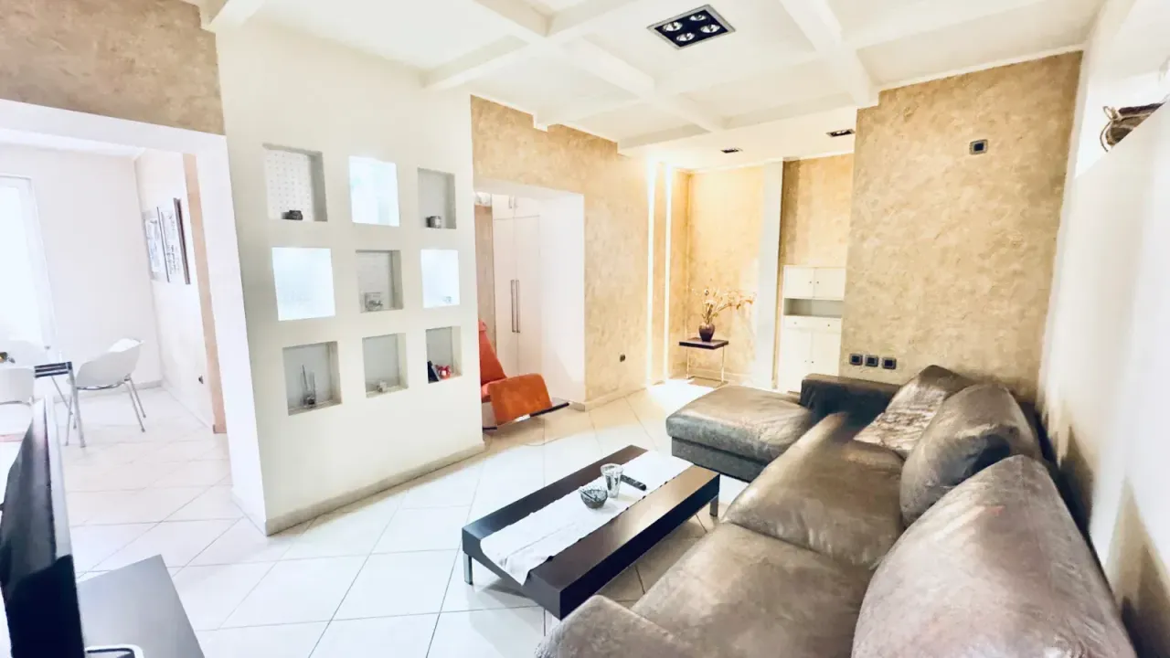 Izdavanje, dvosoban stan, 60m², Botanička Bašta, Palilula Sve Podlokacije