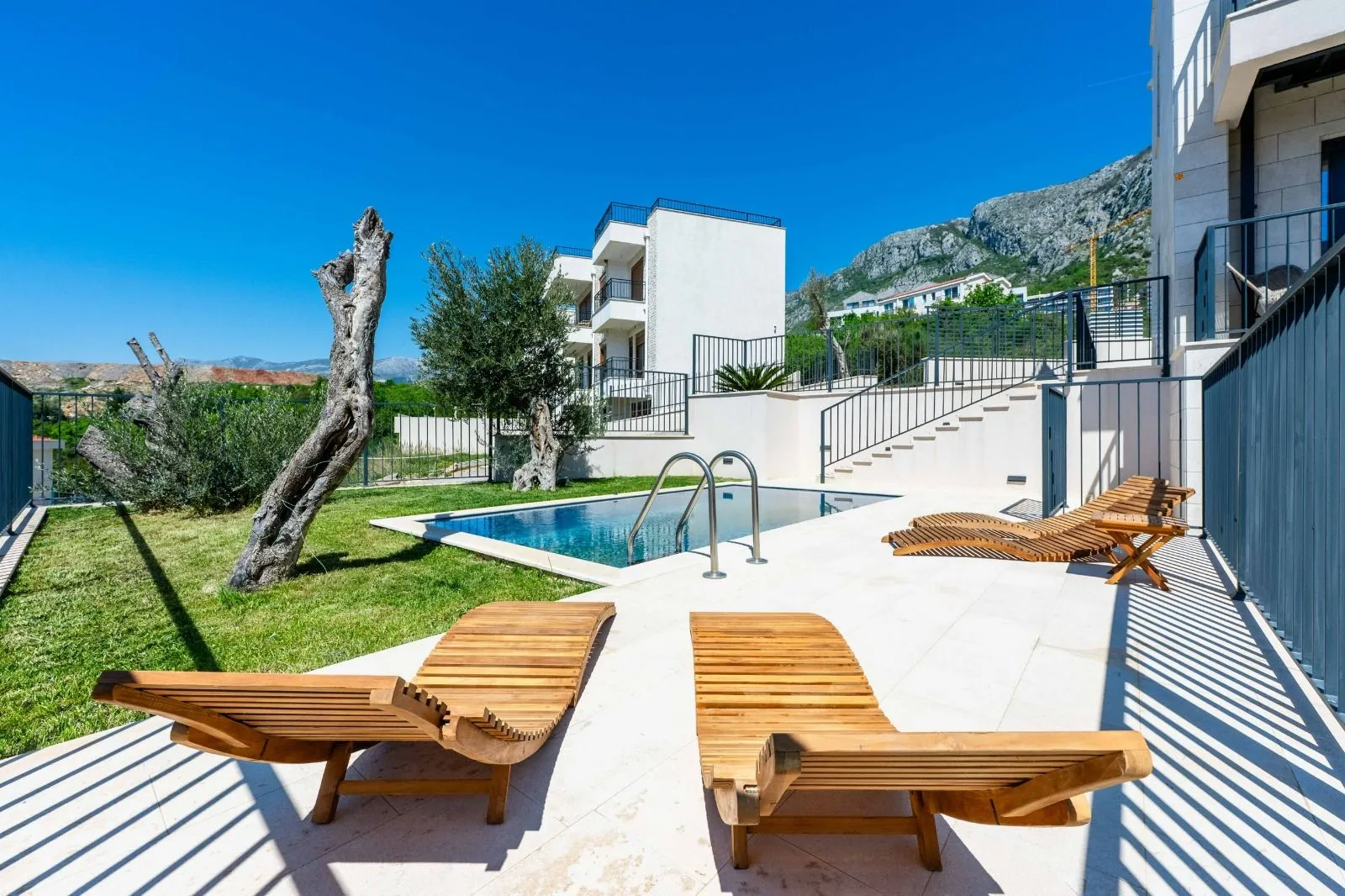 Izdavanje, kuća, 159m², Reževići, Budva
