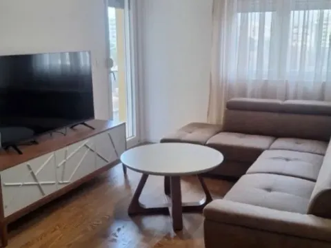 Rent, one bedroom apartment, 45m², Pobrežje, Podgorica