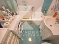 Prodaja, dvosoban stan, 80m², Pejton, Podgorica - image 13